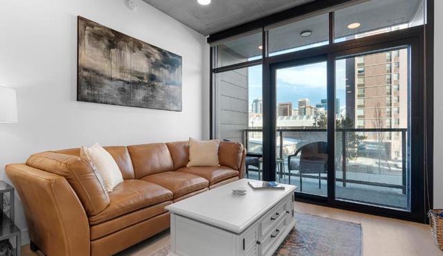 Best Amenities Pool Htub Gym Pking Downtown Views