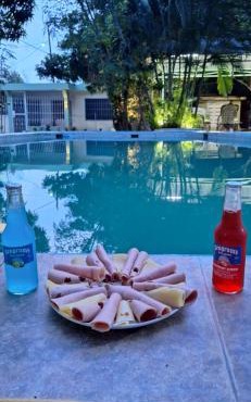 Casa con parqueo, Netflix piscina en Hotel Villa Marchena