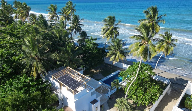 Casa Tamara Las Canas Beach house with rooftop patio and suite.Close to airport