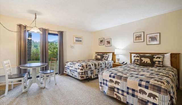 Cedarbrook Hotel Room w/2 doubles 101
