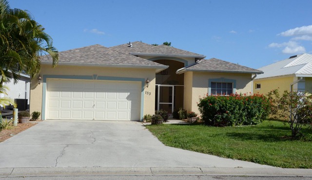 Charming Lakeview House, 15 minute drive to downtown Naples beaches and 5th Ave.