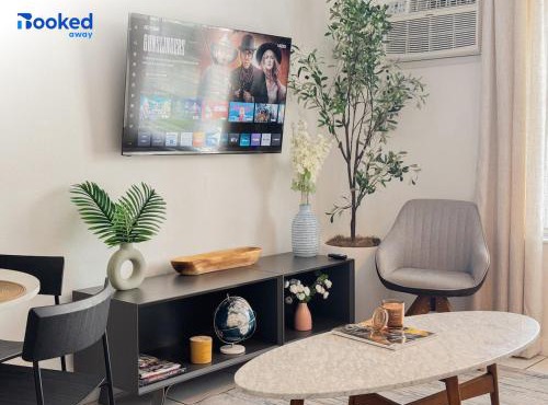 Chic 1BR Near Faena Walk to Beach Sleeps 4