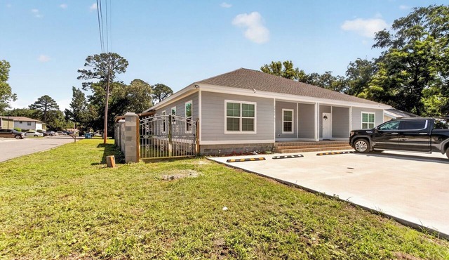 Coastal Charm | Near St. Simons, Beaches & FLETC