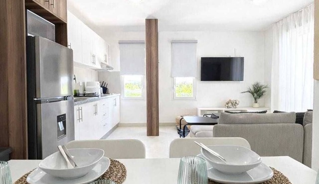 Corner Unit w/Open View * Near Beach, tours& town