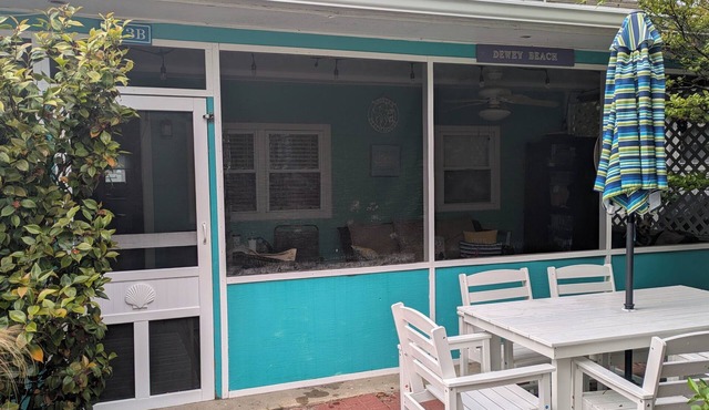 Cozy 2 BR Cottage steps from the Beach. Pet Friendly.