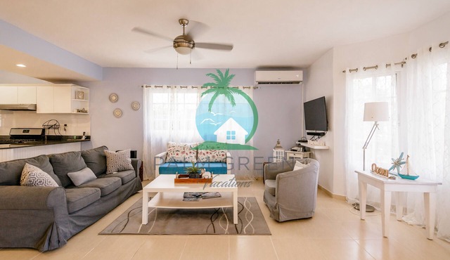 Cozy and Family-Friendly Villa with Pool, Close to Ocean
