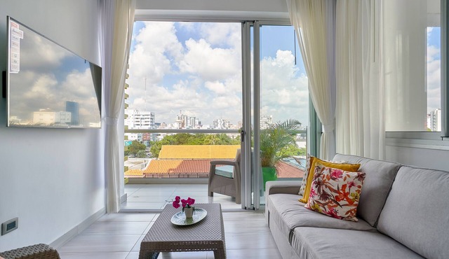 Cozy and Modern Apartment with Balcony