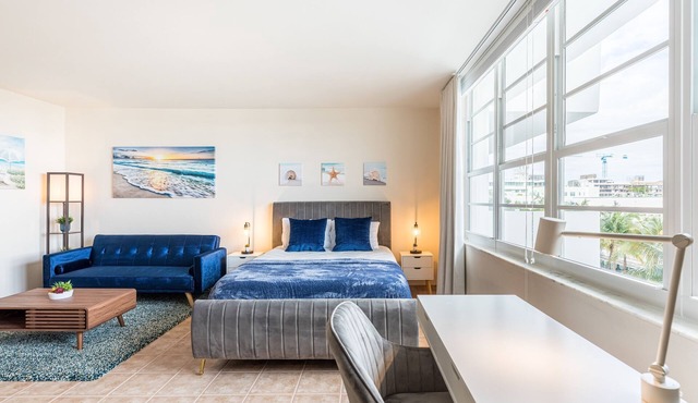 DECOPLAGE # 431 - gorgeous studio