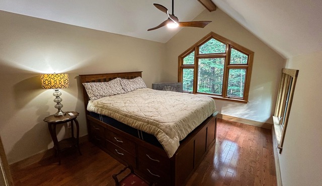 Dog-friendly house w/sauna, pool table, fireplace, deck, firepit, skiing nearby