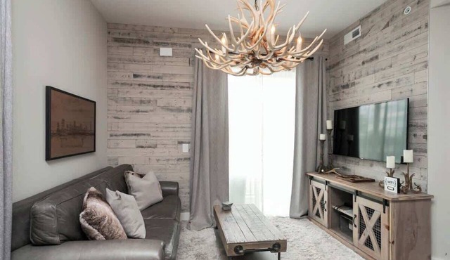 Downtown Lux Condo: South Belle