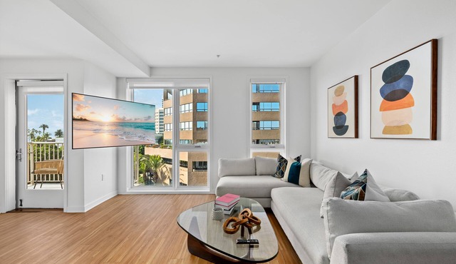 Downtown Santa Monica Top Floor Ocean View 2BR/2BA