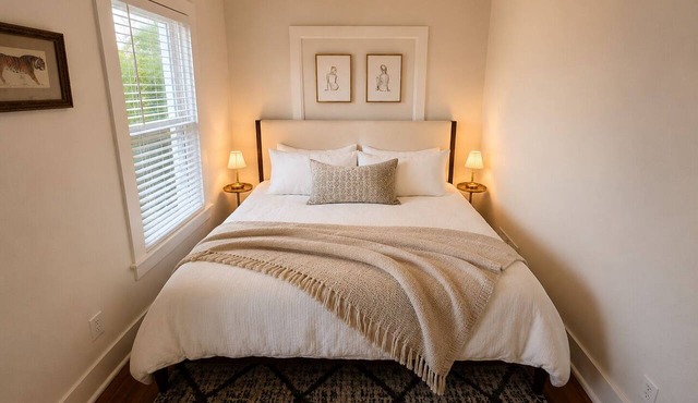 Easy Walk to Track & Broadway, Large Private Apt