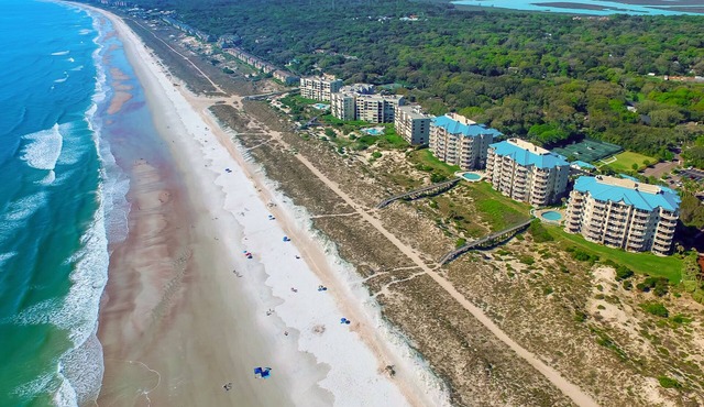 Elegant, oceanfront condo with balcony, washer/dryer & on-site pool