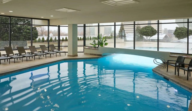Elegant Room w/Heated Pool & Luxurious Décor for Ultimate Relaxation
