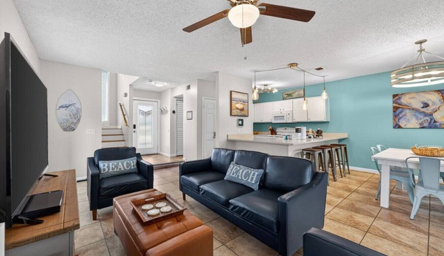 Emerald Escape 2 - 3 Blocks to Beach