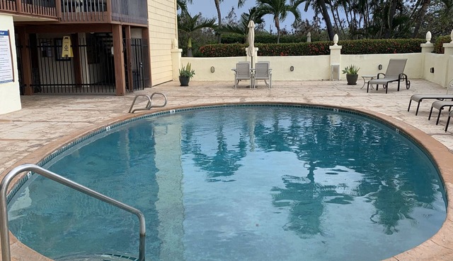 Enjoy the excellent Hawaii islands corner condo with 2 lanais