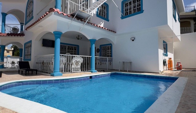 Family Retreat with Dream Pool and BBQ Area