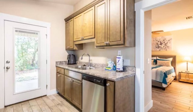 Freedom's cozy 2B/2B beach house. Pet friendly! Big yard! Close to everything!