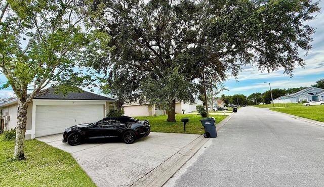 Grand Fabulous Pines 3BR Pool Home near Disney