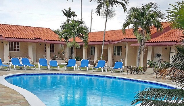 Guest-friendly hotel room, pool/TV/billiard/AC, free breakfast/shuttle bus!