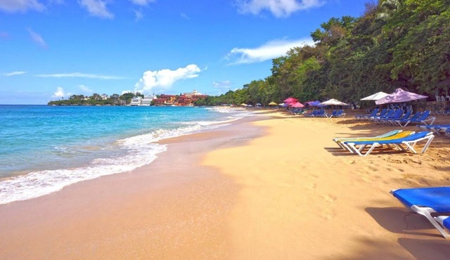 Guest-friendly studio in downtown Sosua, pool/TV/Wi-Fi, free housekeeping