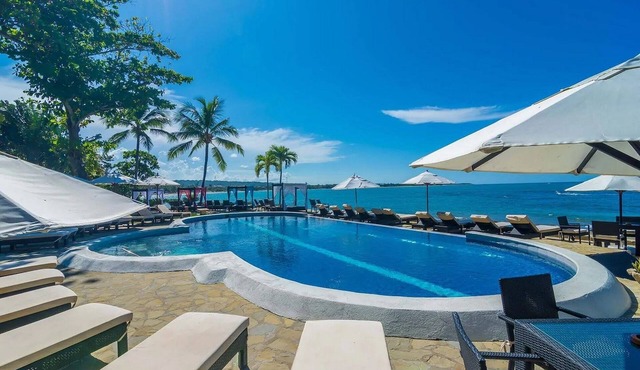 Guest-friendly suite with sea views in luxury beachfront resort, near everything