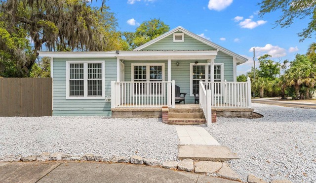 Historic St Andrews Cottage Bikes, Walk to Marina, Porch, Patio & Yard