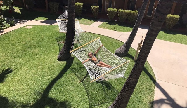 Hotel Moloka’i - AC, Ocean Side, Pool, BBQ Grills, Kitchenette, Lanai, Wifi.