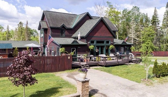 House with hot tub 10 min from whiteface Mt. & Lake Placid Village