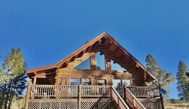 Hummingbird Haven/Cozy Log Cabin/Skiing/Free WiFi