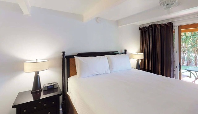 King Garden View: Your Peaceful Retreat Awaits at Hotel Molokai