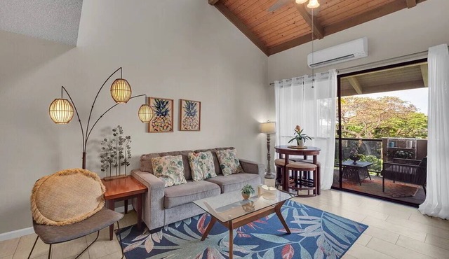 Kona Retreat Ocean View, Pool & Walk to Beach