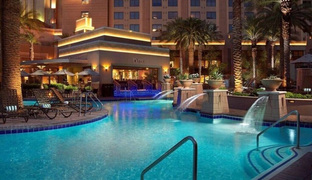 Las Vegas | Pool & Strip Access | Urban Weekend Stay