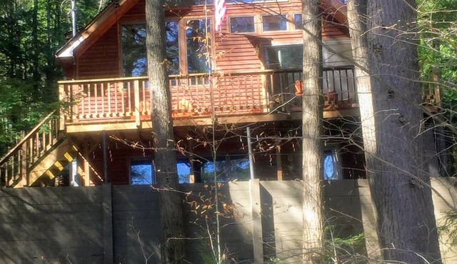 Loon Lake Chalet with HOT TUB,kayaks, canoe, Close to Gore Mnt and Lake George