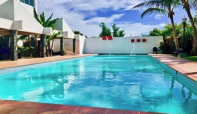 Lovely 2-Bedrooms Beach Apartment with Pool