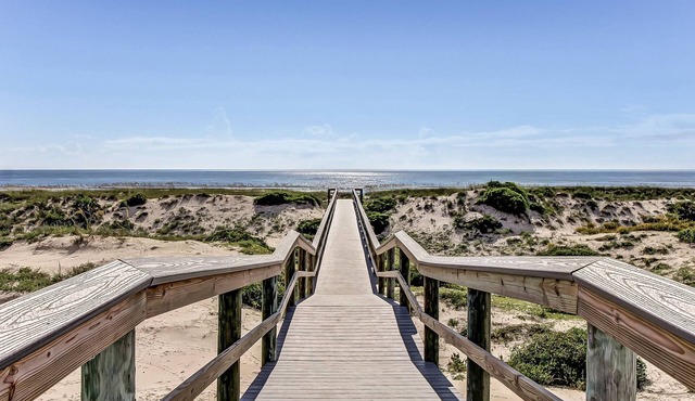 Lovely Oceanfront Townhouse in Summer Beach Village W/shared Pool, Central AC