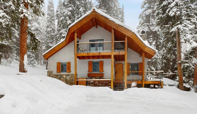 Luxurious furnished modern mountain ski chalet set deep in the woods
