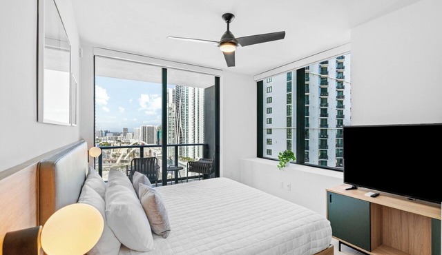 Luxury 2-Bdrm Condo in the Heart of Downtown Miami