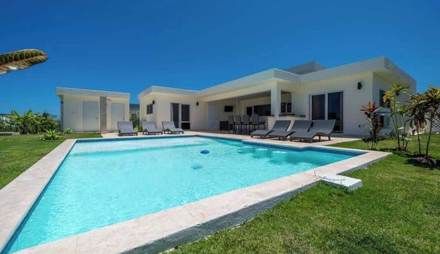 Luxury 3-bedroom Casa Linda.
