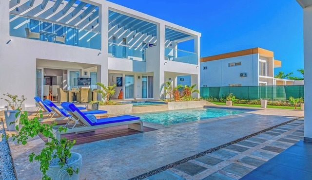 Luxury 3BR Villa w/Pool & Views