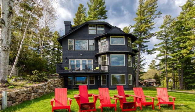 Luxury Lodge - Walk to Mirror Lake & Village - Mountain Views - Dog Friendly