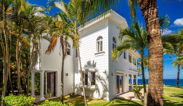 Luxury Oceanfront Villa with Amazing Views