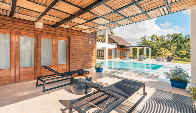Magnificent villa w/private pool at Yarari