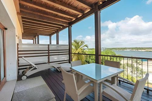 Marina-Front Retreat in Cap Cana, Balcony with Lake & Yacht Views, Pool, Fishing & Beach Steps Away
