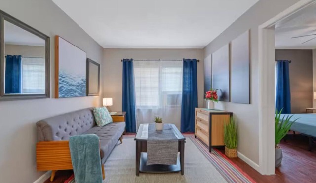 Midtown Mod w/King Bed+Fooseball
