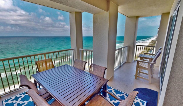 Million dollar views, sleeps 10! Beachfront corner unit @ Grand Panama Resort!