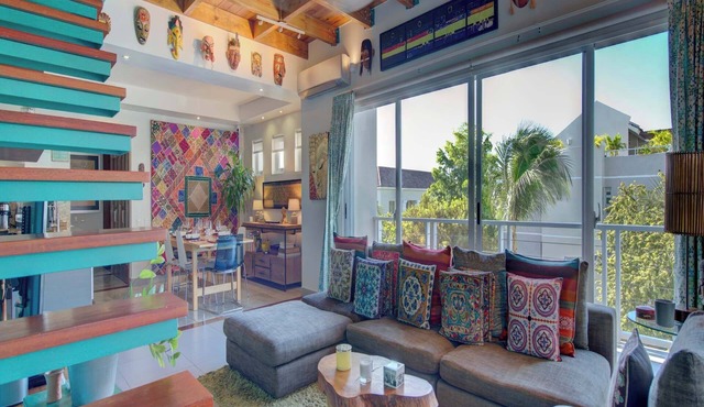 Modern & Artsy 3rd-Floor Penthouse w 600sqft Rooftop Terrace, Sleeps 6