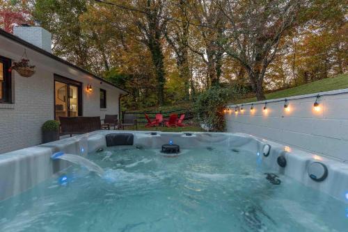 Mountain Hot Tub & Fire Pit 15 Min to Biltmore
