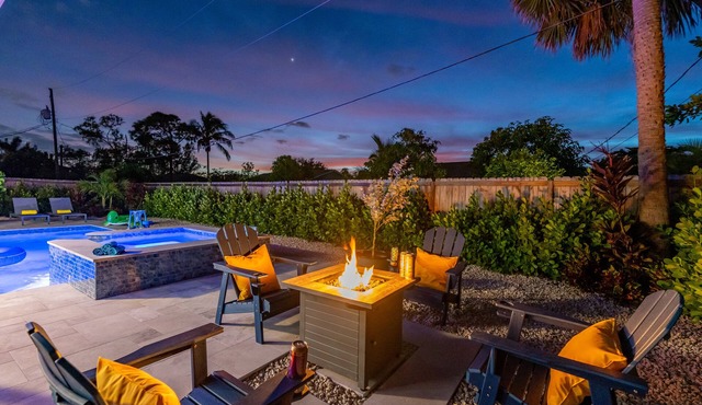 Naples Home -Private Pool & Spa ,Minutes to the Beach!