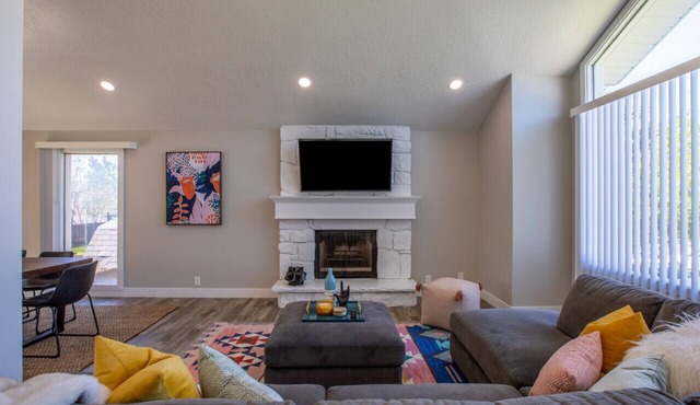Near America First Field | Family & Pet Friendly Stay